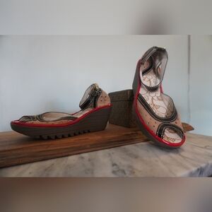 FLY LONDON EU Wedge Size 36 Leather